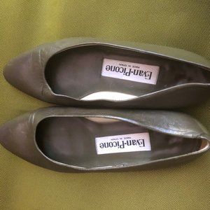Evan Picone Olive Flats Size 5.5M